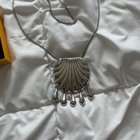 Shell Pendant Necklace - Picture 13 of 13